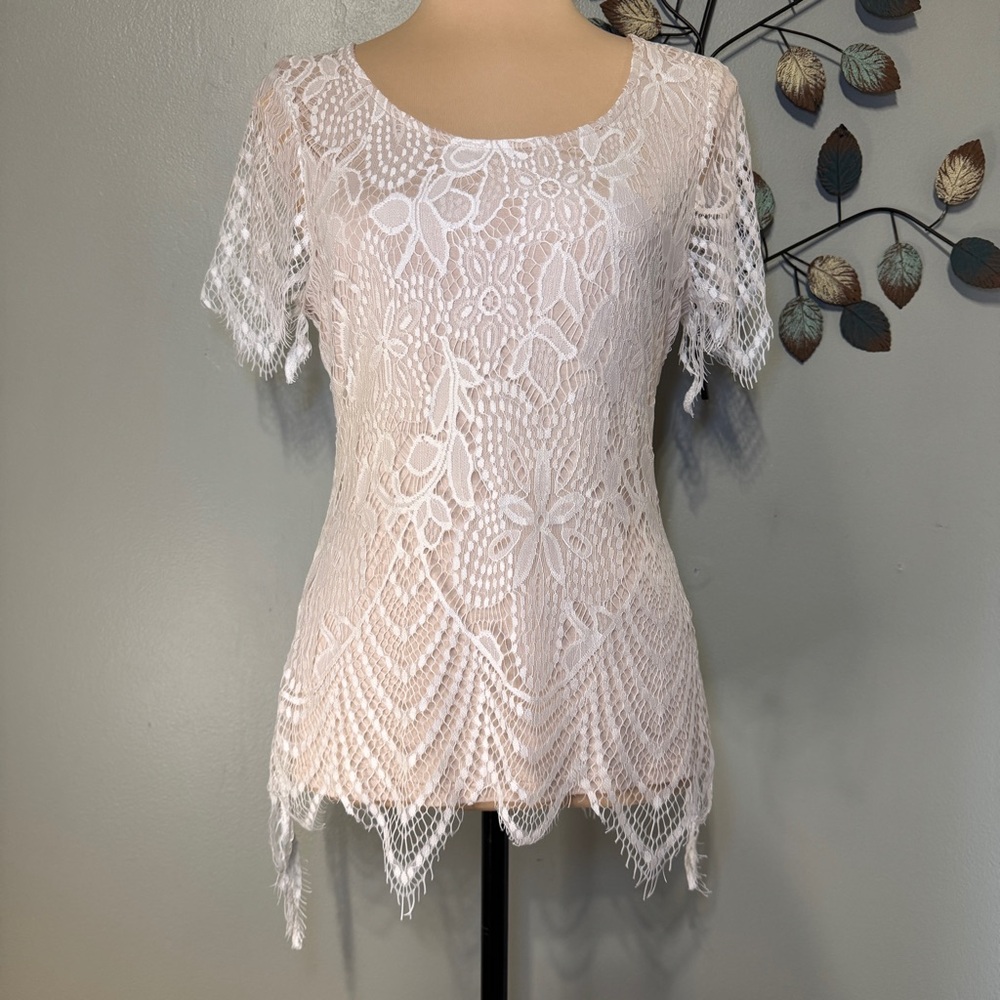 Buckle White Lace Short Sleeve Blouse
